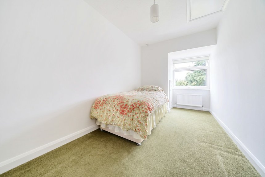 under offer meadway park london 34682 - Gibbs Gillespie