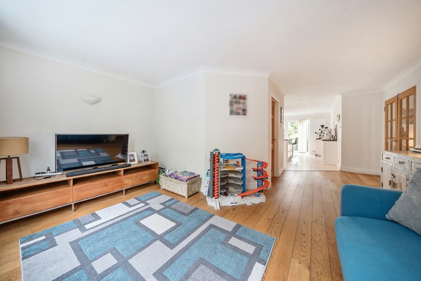 under offer woodhill avenue london 34699 - Gibbs Gillespie