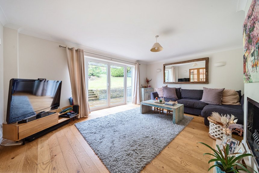 under offer woodhill avenue london 34699 - Gibbs Gillespie