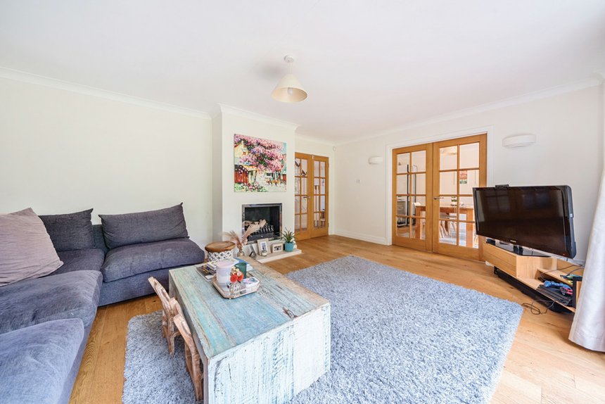 under offer woodhill avenue london 34699 - Gibbs Gillespie