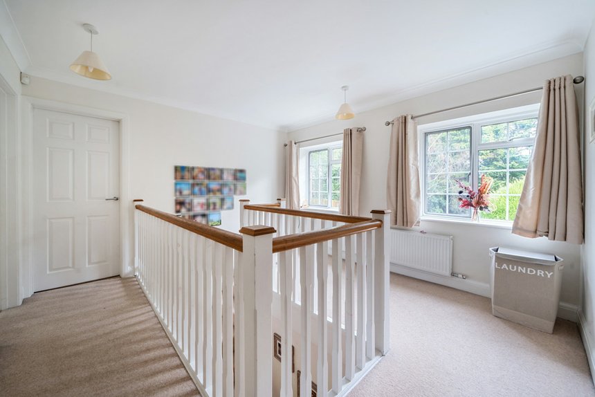 under offer woodhill avenue london 34699 - Gibbs Gillespie