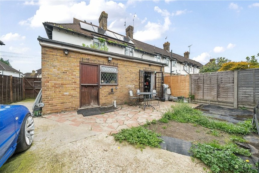 for sale pear tree avenue london 34705 - Gibbs Gillespie