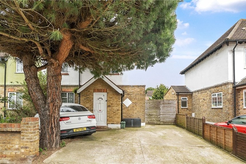 for sale pear tree avenue london 34705 - Gibbs Gillespie