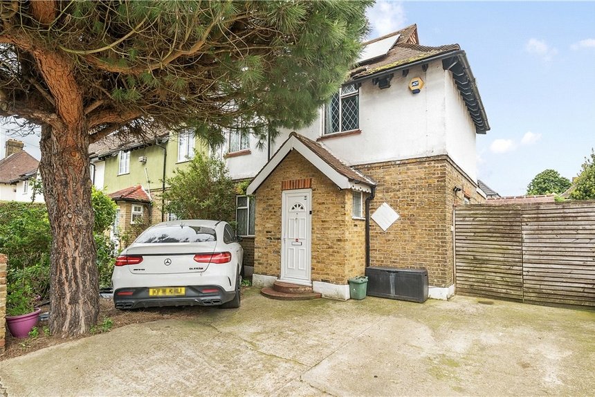 for sale pear tree avenue london 34705 - Gibbs Gillespie