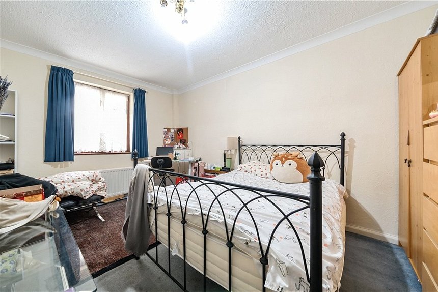 for sale pear tree avenue london 34705 - Gibbs Gillespie