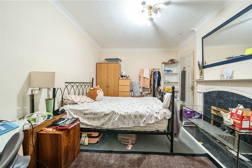 for sale pear tree avenue london 34705 - Gibbs Gillespie