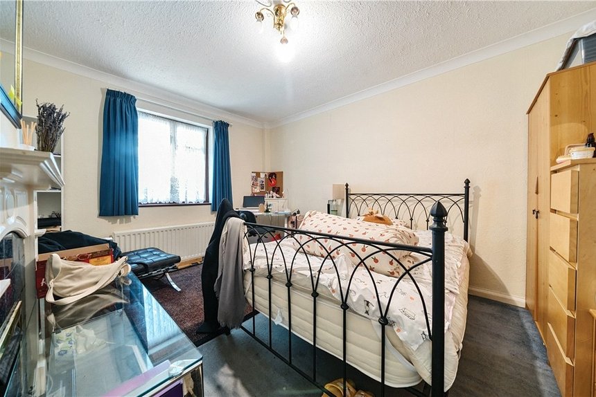 for sale pear tree avenue london 34705 - Gibbs Gillespie