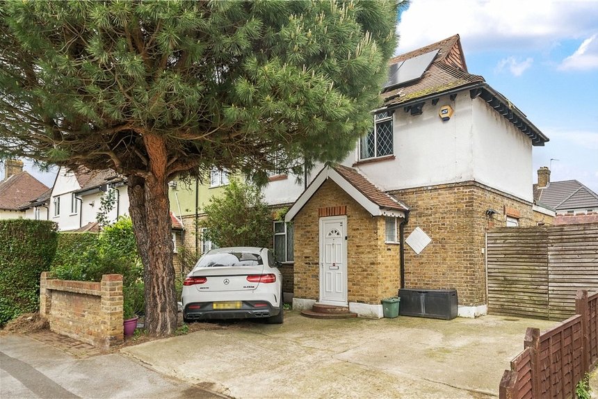 for sale pear tree avenue london 34705 - Gibbs Gillespie