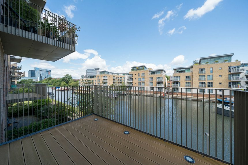 for sale durham wharf drive london 34707 - Gibbs Gillespie