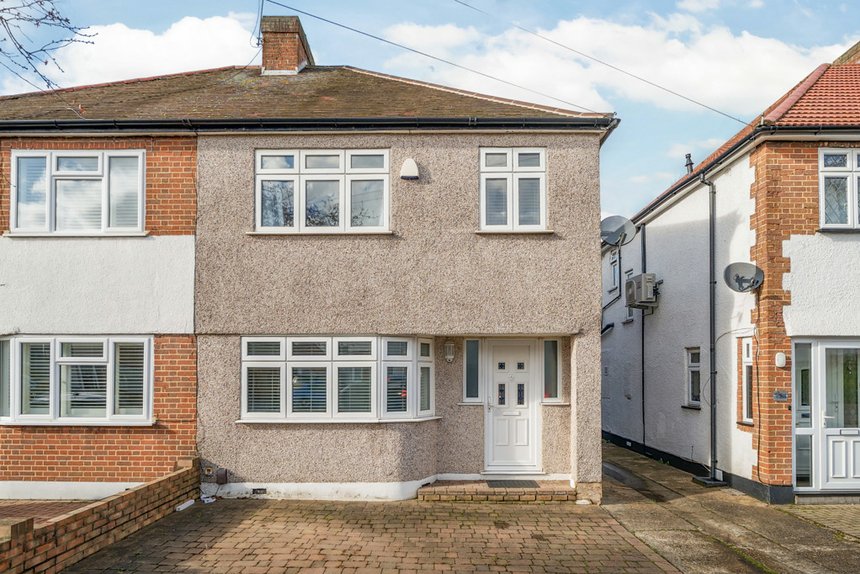 under offer long drive london 34712 - Gibbs Gillespie