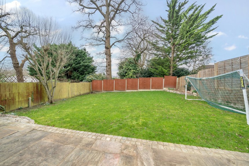 under offer birchmead avenue london 34715 - Gibbs Gillespie