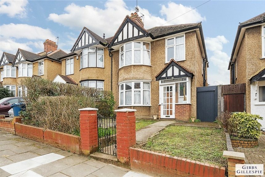 under offer wood end avenue london 34718 - Gibbs Gillespie