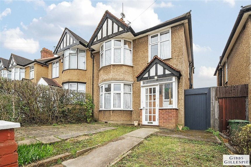 under offer wood end avenue london 34718 - Gibbs Gillespie