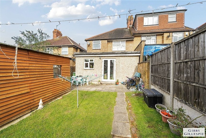 under offer wood end avenue london 34718 - Gibbs Gillespie