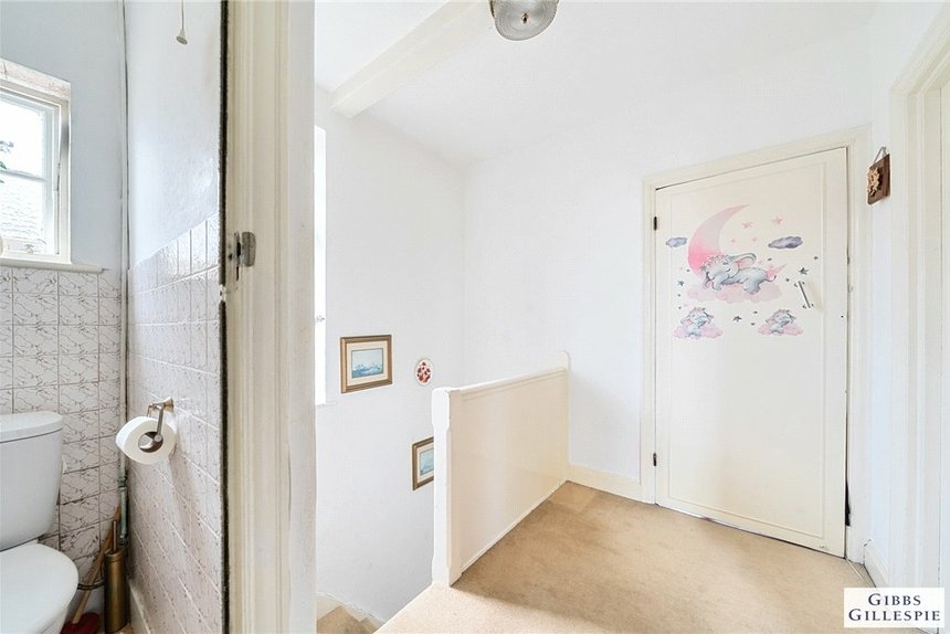 under offer wood end avenue london 34718 - Gibbs Gillespie