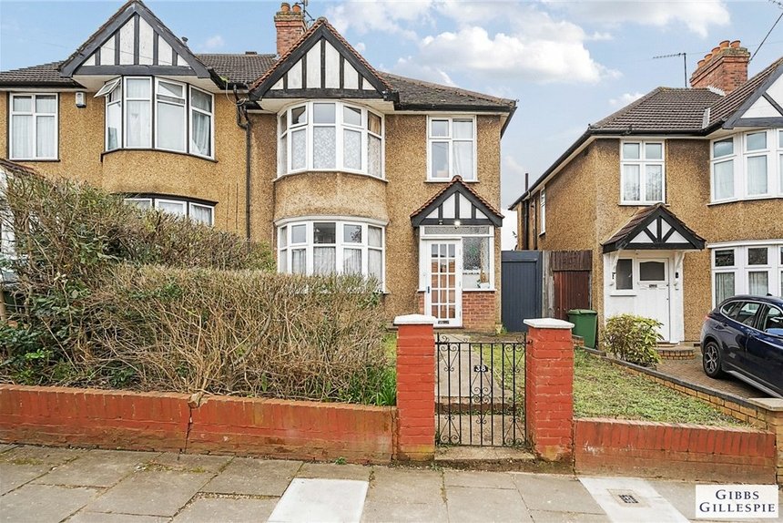 under offer wood end avenue london 34718 - Gibbs Gillespie