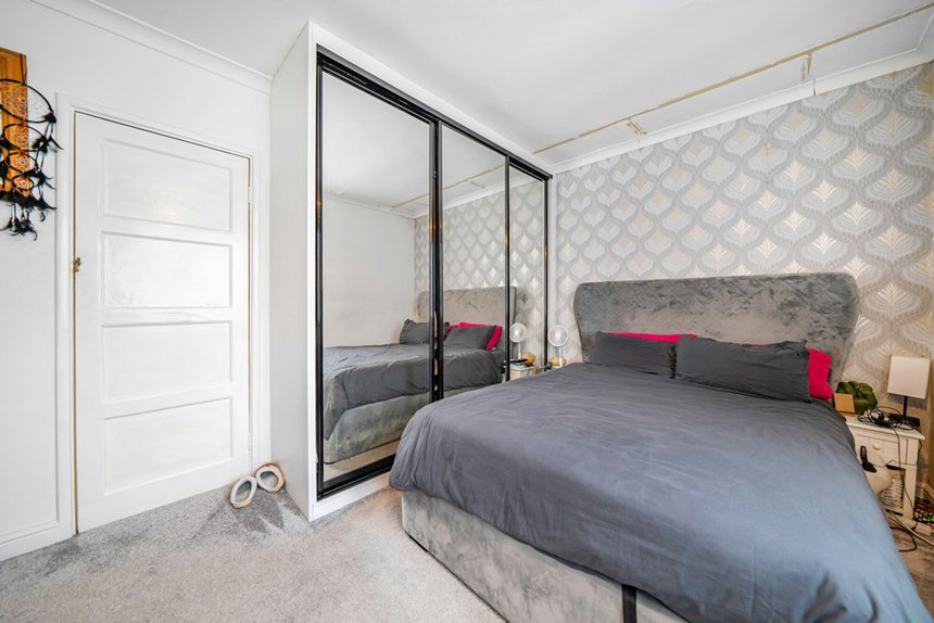 sold ashwood avenue london 34719 - Gibbs Gillespie