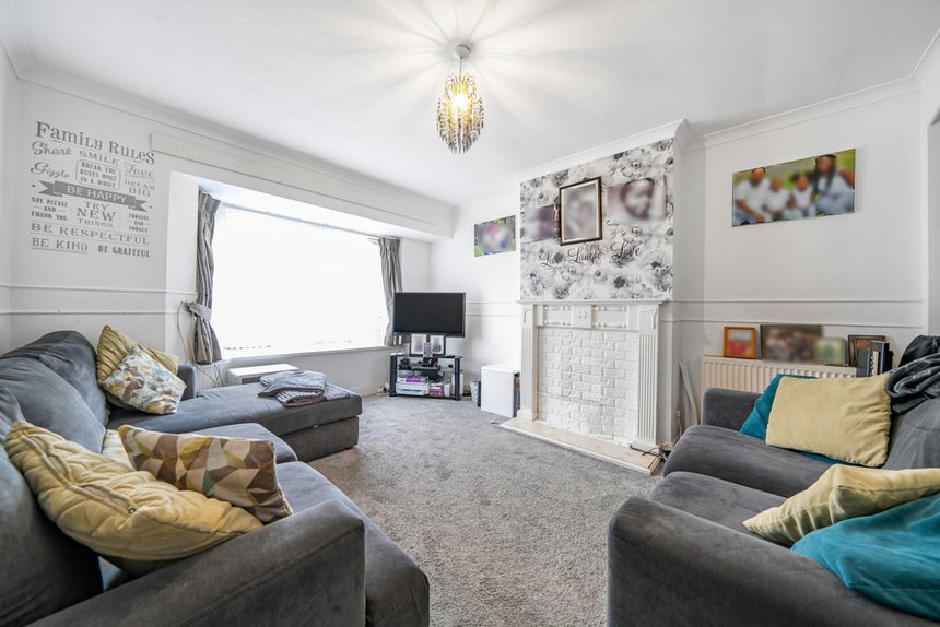 sold ashwood avenue london 34719 - Gibbs Gillespie
