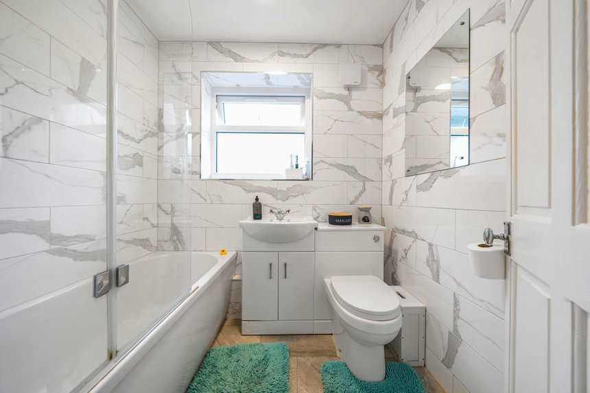 sold ashwood avenue london 34719 - Gibbs Gillespie