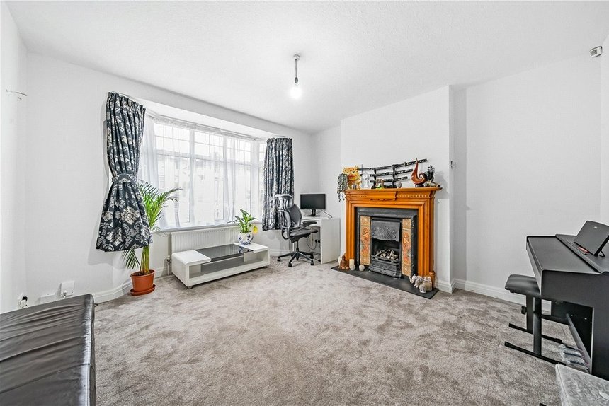 for sale raglan gardens london 34720 - Gibbs Gillespie