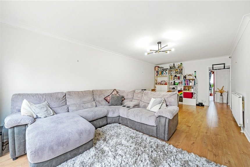 for sale raglan gardens london 34720 - Gibbs Gillespie