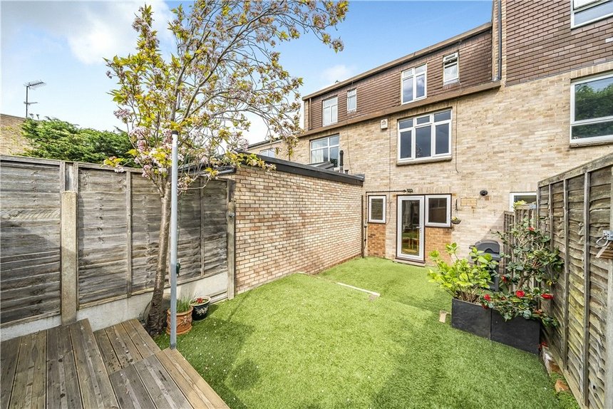 under offer buckingham close london 34722 - Gibbs Gillespie