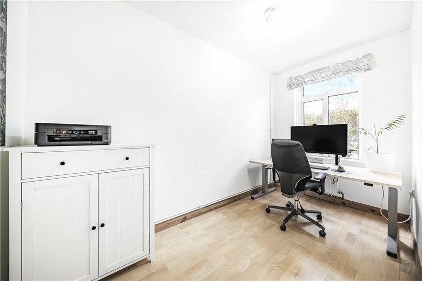 under offer buckingham close london 34722 - Gibbs Gillespie