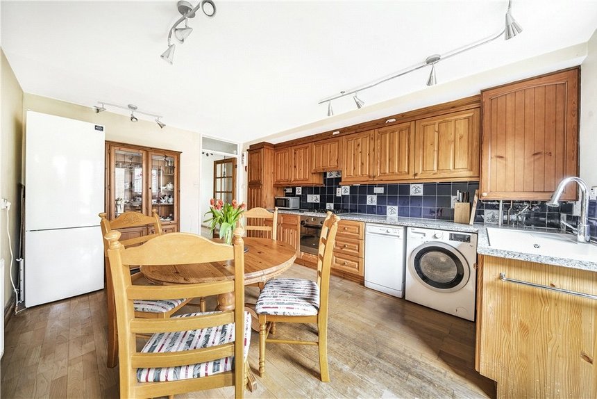 under offer buckingham close london 34722 - Gibbs Gillespie