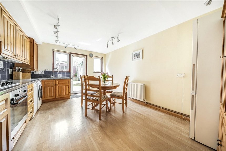 under offer buckingham close london 34722 - Gibbs Gillespie