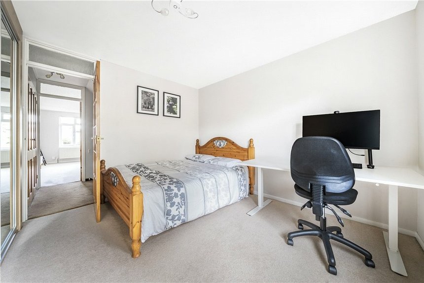 under offer buckingham close london 34722 - Gibbs Gillespie