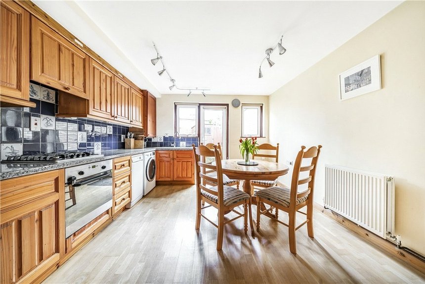 under offer buckingham close london 34722 - Gibbs Gillespie