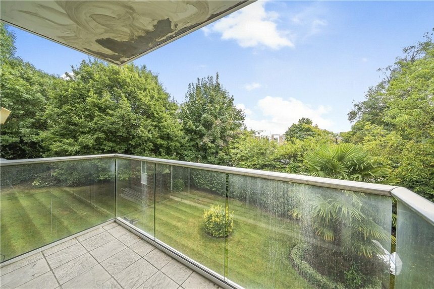 for sale oak lodge close london 34723 - Gibbs Gillespie