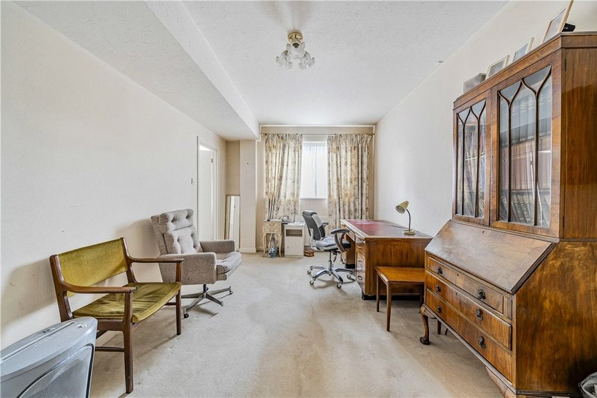 for sale oak lodge close london 34723 - Gibbs Gillespie