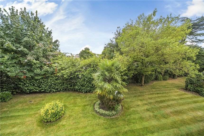 for sale oak lodge close london 34723 - Gibbs Gillespie