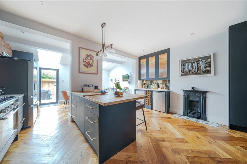 under offer meadvale road london 34724 - Gibbs Gillespie