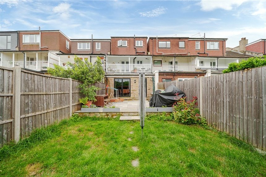 under offer meadvale road london 34724 - Gibbs Gillespie