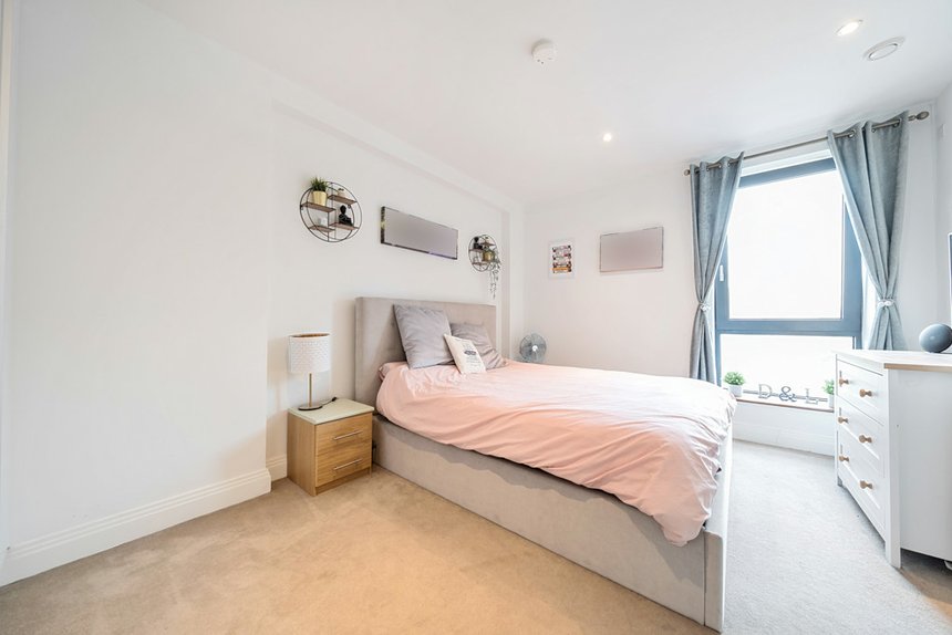 for sale rennie court london 34760 - Gibbs Gillespie