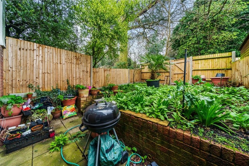 under offer sovereign close london 34775 - Gibbs Gillespie