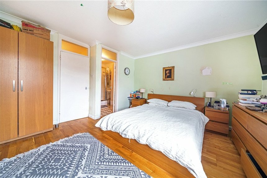 under offer sovereign close london 34775 - Gibbs Gillespie