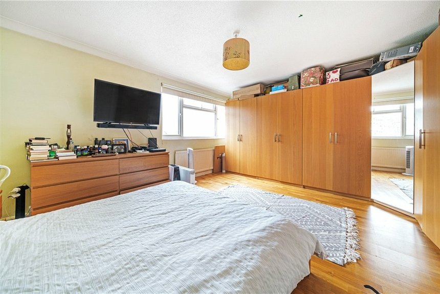 under offer sovereign close london 34775 - Gibbs Gillespie