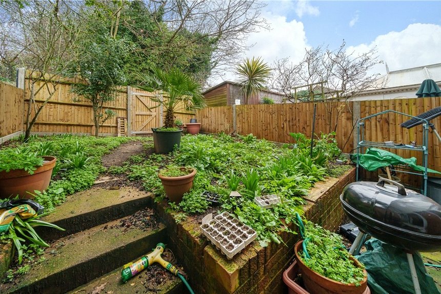 under offer sovereign close london 34775 - Gibbs Gillespie