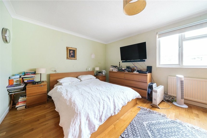 under offer sovereign close london 34775 - Gibbs Gillespie