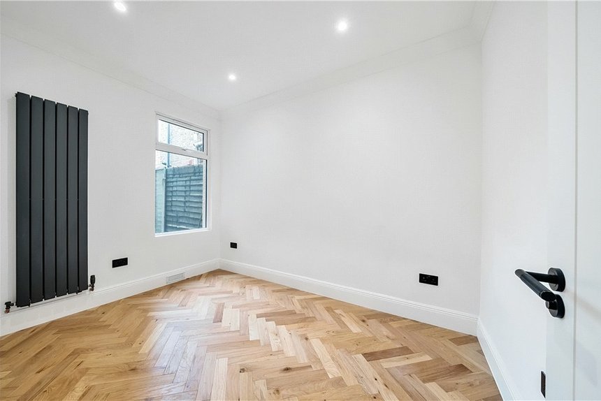 under offer glenfield road london 34777 - Gibbs Gillespie