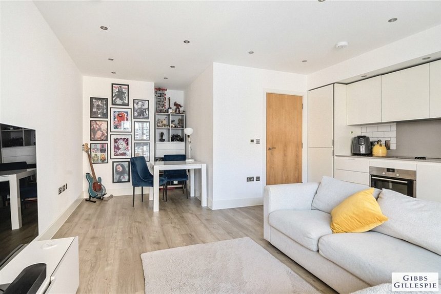 for sale baldwin court london 34778 - Gibbs Gillespie