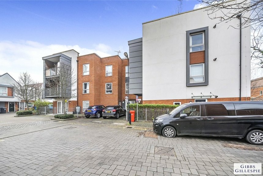 under offer swift close london 34779 - Gibbs Gillespie