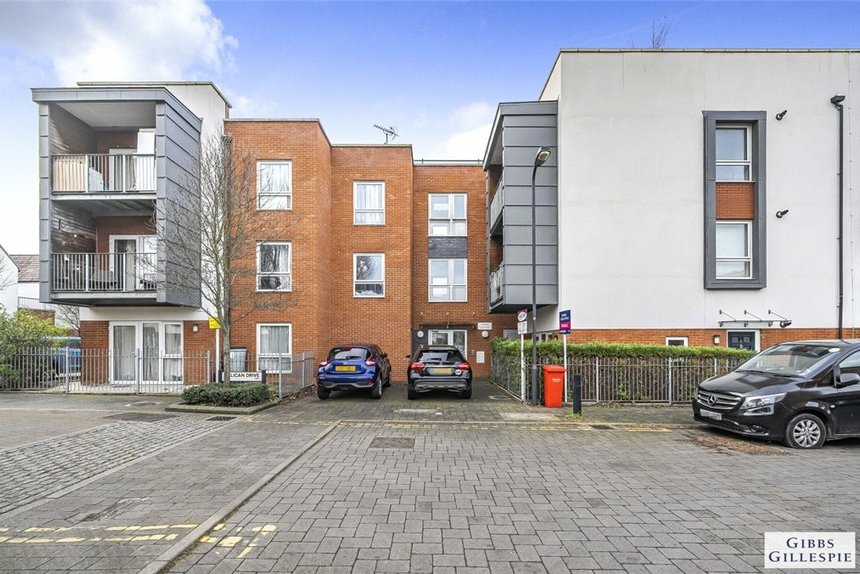 under offer swift close london 34779 - Gibbs Gillespie