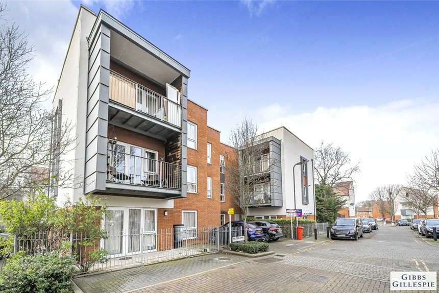 under offer swift close london 34779 - Gibbs Gillespie