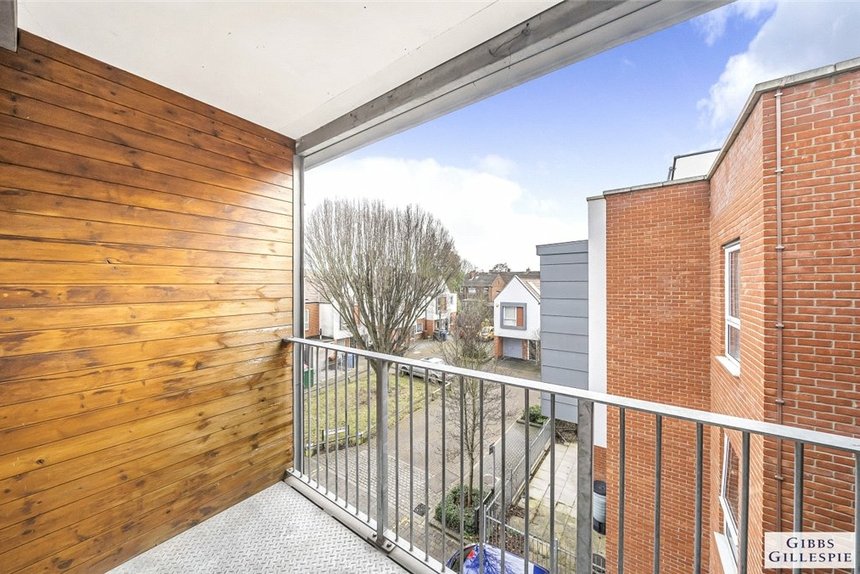 under offer swift close london 34779 - Gibbs Gillespie