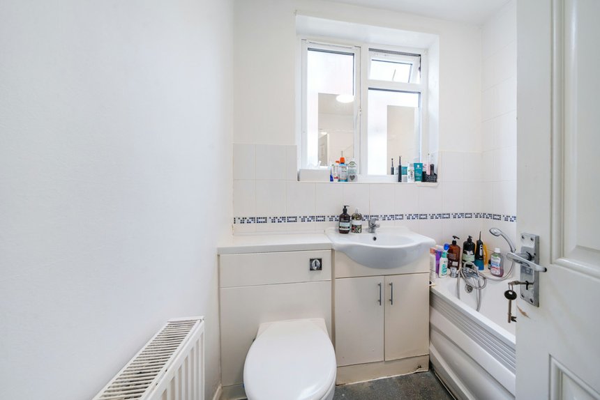 under offer windsor close london 34782 - Gibbs Gillespie