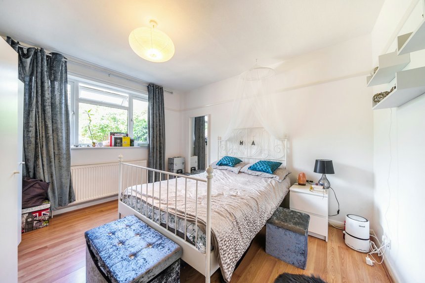 under offer windsor close london 34782 - Gibbs Gillespie